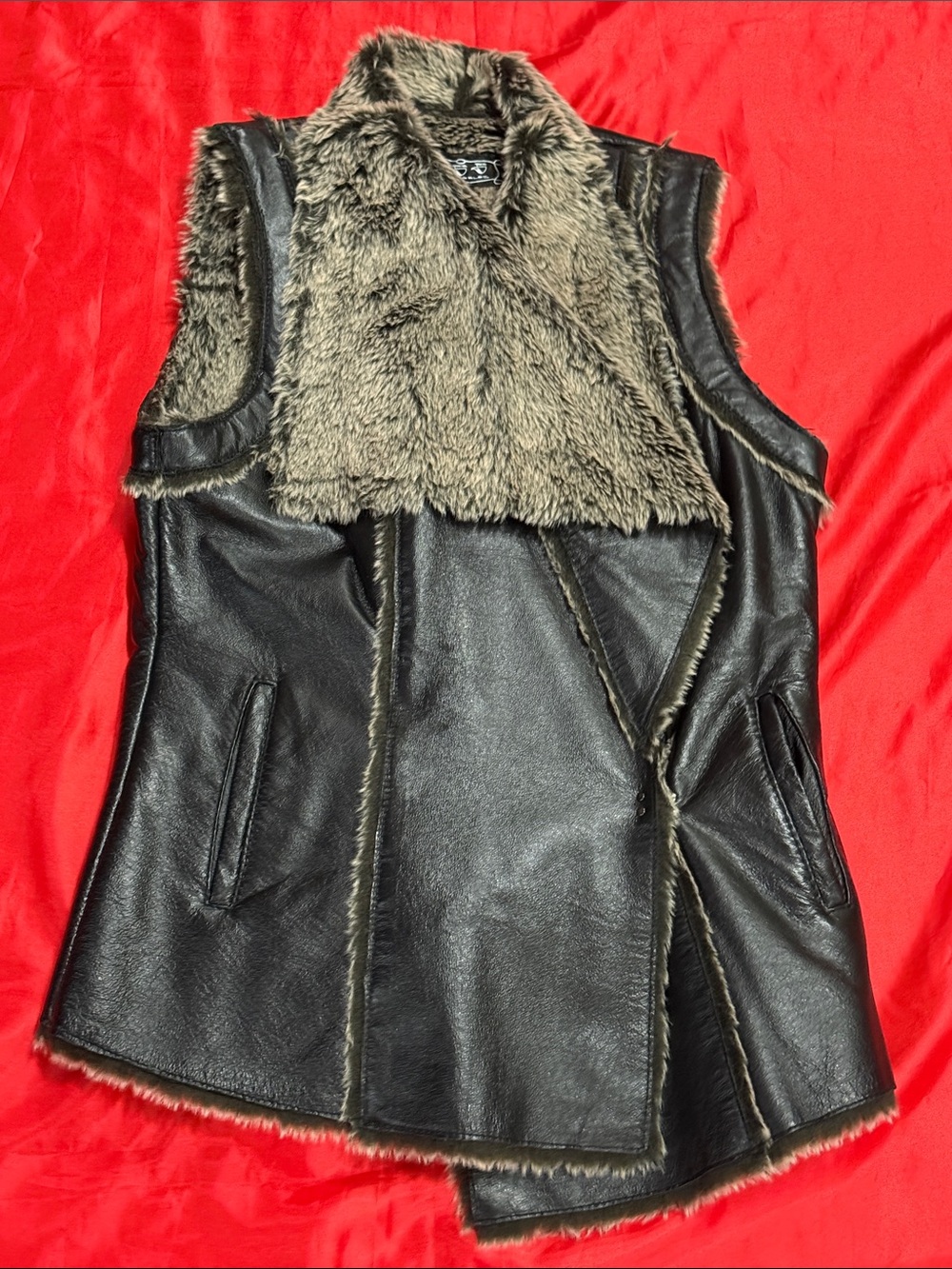 WOW POSHMARK - Authentic Los Angeles NWOT Leather Vest